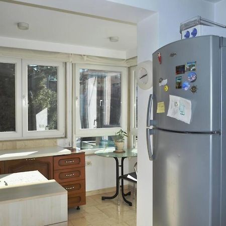 Chic City Retreat - Stylish Apartment In Bllok, Tirana Kültér fotó