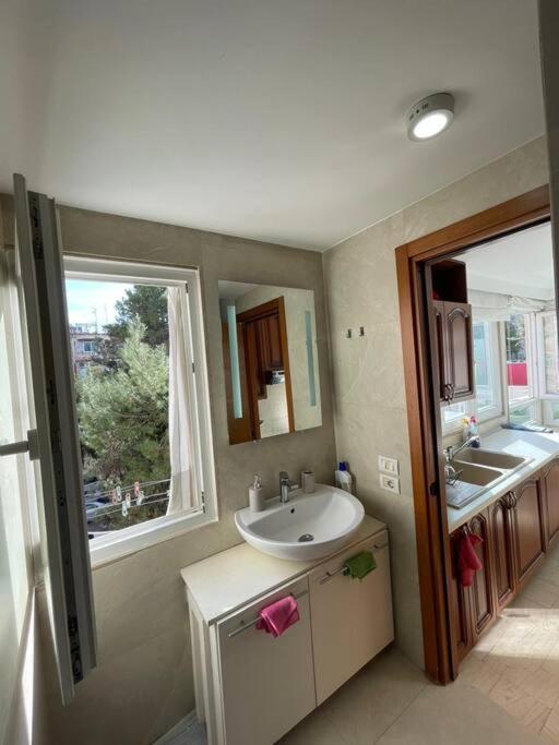 Chic City Retreat - Stylish Apartment In Bllok, Tirana Kültér fotó