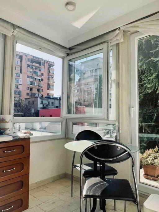 Chic City Retreat - Stylish Apartment In Bllok, Tirana Kültér fotó