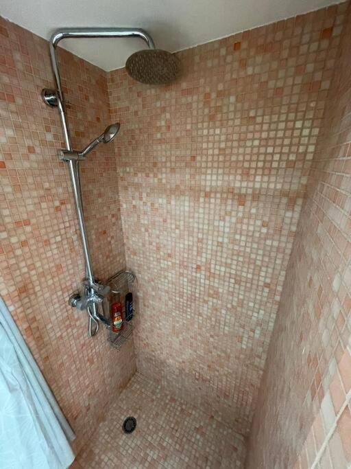 Chic City Retreat - Stylish Apartment In Bllok, Tirana Kültér fotó