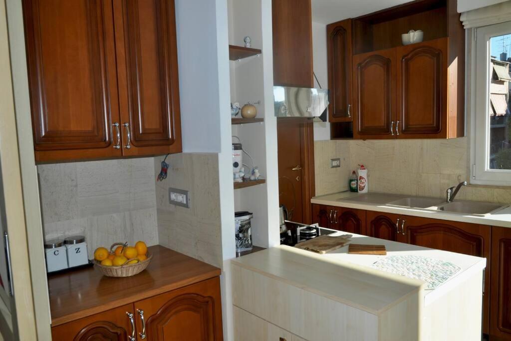 Chic City Retreat - Stylish Apartment In Bllok, Tirana Kültér fotó