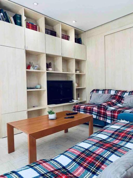 Chic City Retreat - Stylish Apartment In Bllok, Tirana Kültér fotó
