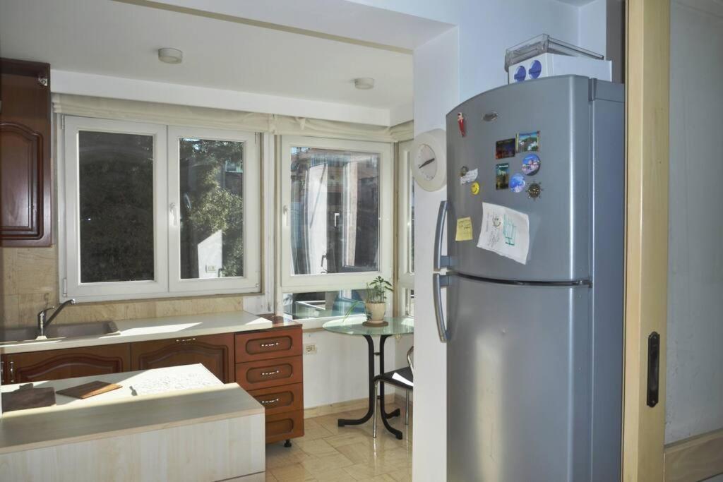 Chic City Retreat - Stylish Apartment In Bllok, Tirana Kültér fotó